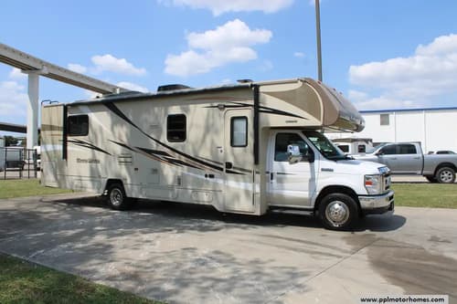 64318 - 32' 2018 Winnebago Minnie Winnie 31K w/Slide Image 1