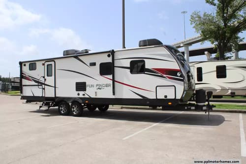 63744 - 33' 2018 Cruiser RV Fun Finder Xtreme Lite 27BH w/Slide - Bunk House Image 1