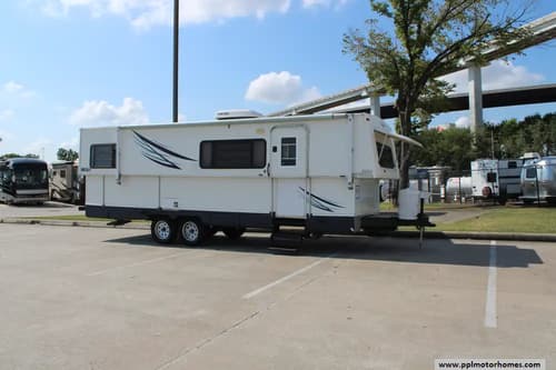 64432 - 27' 2008 Hi-Lo Tow Lite 2708T / 27T w/Slide Image 1