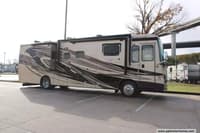 61566 - 38' 2018 Newmar Ventana 3709 360hp Cummins w/3 Slides Image 1