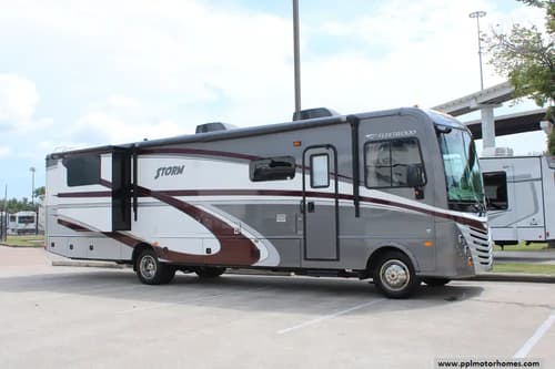 64644 - 36' 2016 Fleetwood Storm 35SK w/2 Slides Image 1