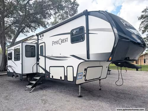 64309 - 32' 2019 Vanleigh RV Pinecrest 305RLP w/3 Slides Image 1