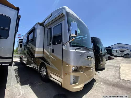63759 - 41' 2019 Newmar Dutchstar 4018 450hp Cummins w/3 Slides Image 1