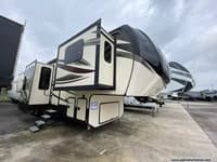 55761 - 39' 2017 Keystone Alpine 3661FL w/6 Slides & Generator Image 1