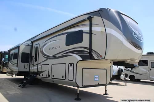 62594 - 41' 2018 Jayco Pinnacle 37RSTS w/3 Slides Image 1