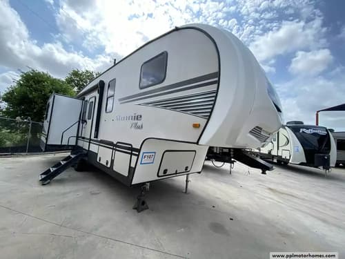 63521 - 33' 2020 Winnebago Minnie Plus Series 29MBH w/4 Slides - Bunk House Image 1