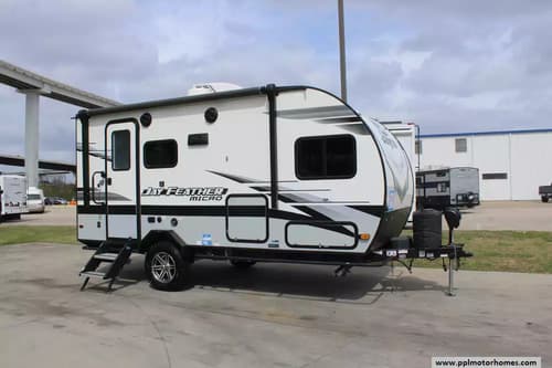 62250 - 20' 2022 Jayco Jay Feather Micro 166FBS w/Slide Image 1