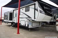 54745 - 38' 2019 Forest River Wildcat 34WB w/3 Slides Image 1