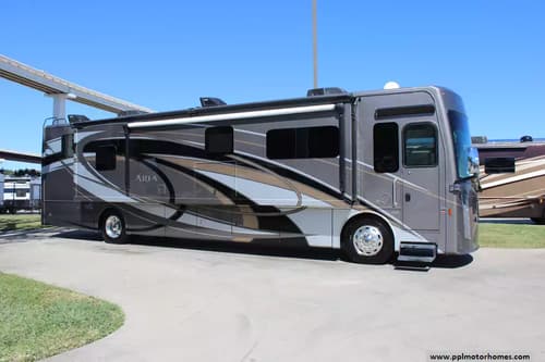 61176 - 39' 2017 Thor Aria 3901 360hp Cummins w/3 Slides Image 1