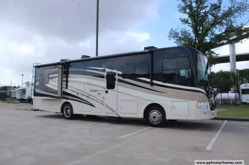 62667 - 36' 2014 Forest River Legacy 340BH 300hp Cummins w/2 Slides Image 1