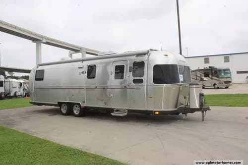 63036 - 31' 2006 Airstream Classic CLA Image 1
