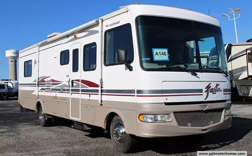 61553 - 30' 2007 Fleetwood Fiesta 32S w/Slide Image 1