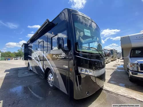 64730 - 34' 2019 Thor Palazzo 33.2 300hp Cummins w/2 Slides Image 1