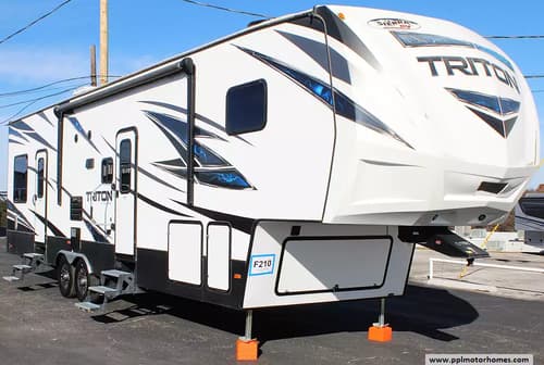 61651 - 39' 2018 Keystone Voltage Triton 3561 w/2 Slides & Generator  - Toy Hauler Image 1