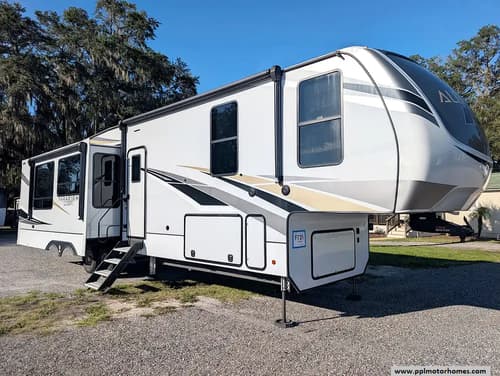 64746 - 40' 2022 Alliance RV Paradigm 372RK w/3 Slides Image 1