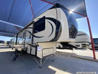 61381 - 39' 2016 Kz Durango D340FLT w/3 Slides Image 1