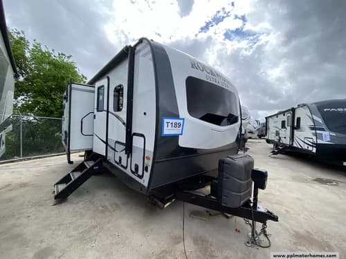 62840 - 26' 2019 Forest River Rockwood Ultra Lite 2304DS w/2 Slides Image 1