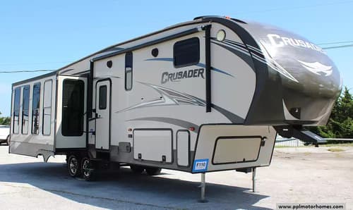60345 - 36' 2016 Primetime Crusader 322RES w/3 Slides Image 1