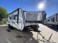 61423 - 25' 2017 Jayco Jay Feather X23F w/Slide Image 1