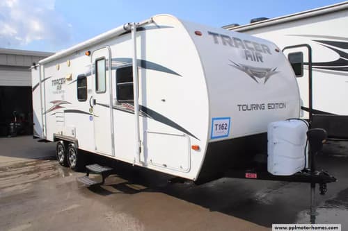 61123 - 26' 2014 Primetime Tracer Air 240AIR w/Slide - Bunk House Image 1
