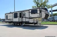 60799 - 42' 2018 Heartland Bighorn Traveler 39FL w/5 Slides Image 1