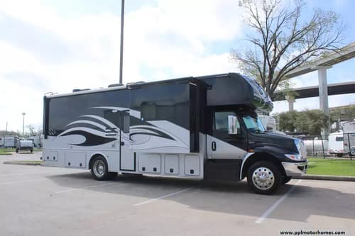 62301 - 33' 2021 Nexus Wraith WRA w/3 Slides Image 1