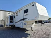 61100 - 35' 2003 Peterson Industries Excel 33RKO w/3 Slides Image 1