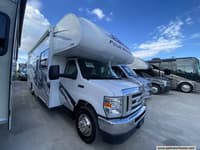 61038 - 29' 2022 Thor Four Winds 27R w/Slide Image 1