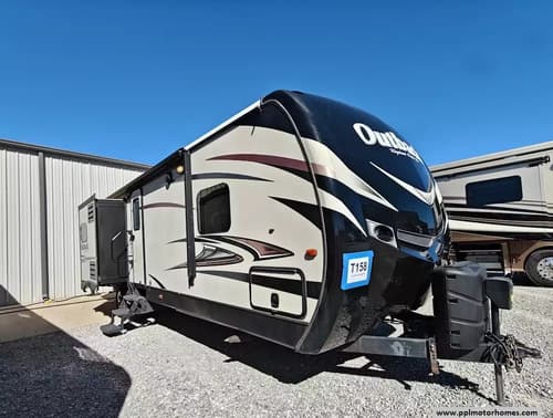61281 - 37' 2015 Keystone Outback Super Lite 323BH w/2 Slides - Bunk House Image 1