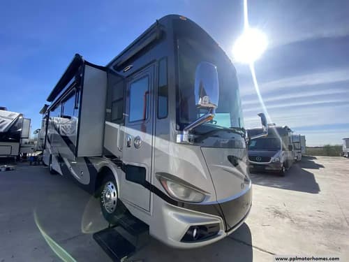 61844 - 43' 2017 Tiffin Pheaton 40QBH 380hp Cummins w/4 Slides Image 1