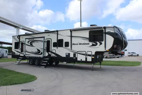 62631 - 44' 2018 Heartland Road Warrior 427 w/2 Slides & Generator  - Toy Hauler Image 1