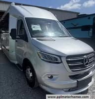 60060 - 25' 2022 Airstream Atlas MURPHY SUITE w/Slide Image 1