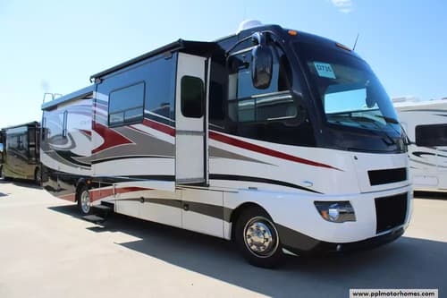 63296 - 34' 2011 Four Winds Serrano 33A 240hp Maxxforce w/3 Slides Image 1
