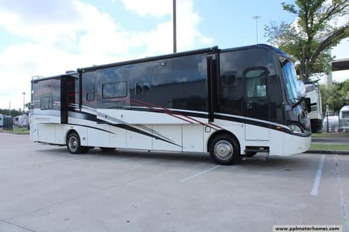 64443 - 41' 2013 Forest River Sportscoach Cross Country 405FK 340hp Cummins w/4 Slides Image 1