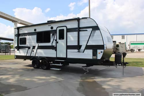 60613 - 26' 2024 Grand Design Momentum 22 MAV - Toy Hauler Image 1