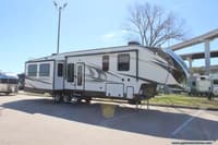 55151 - 42' 2018 Heartland Sundance 3710MB w/4 Slides - Bunk House Image 1