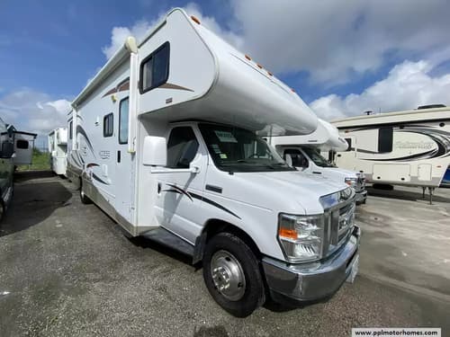 63547 - 32' 2008 Winnebago Access 31C w/Slide Image 1