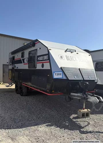 63925 - 27' 2021 Black Series Black HQ21 Image 1