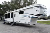 60301 - 42' 2022 Palomino Columbus 384RK w/2 Slides Image 1