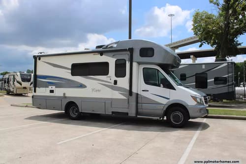 60514 - 26' 2018 Winnebago View 24D w/Slide Image 1