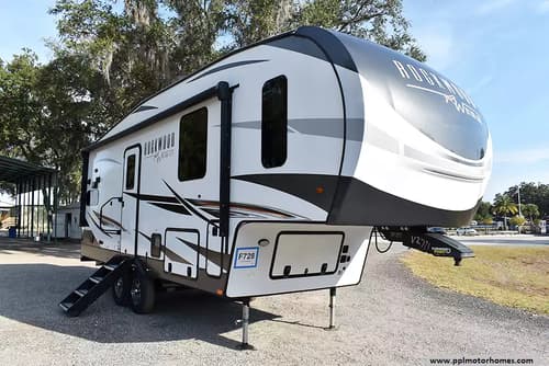 61685 - 28' 2022 Forest River Rockwood Ultra Lite 2442BS w/2 Slides Image 1