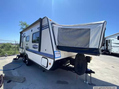 63301 - 23' 2018 Jayco Jay Feather X19H Image 1
