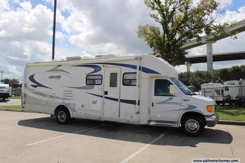 60979 - 30' 2005 Coachmen Concord 275DS w/2 Slides Image 1