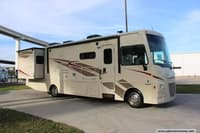 54903 - 32' 2018 Winnebago Vista 32YE w/2 Slides Image 1