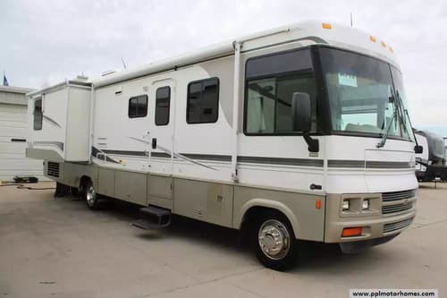63161 - 35' 2002 Winnebago Adventurer 35U w/2 Slides Image 1