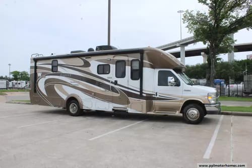 63137 - 29' 2011 Winnebago Aspect 28B w/2 Slides Image 1