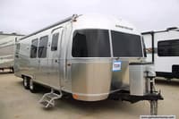 61589 - 28' 2018 Airstream Flying Cloud 28RB TWIN Image 1
