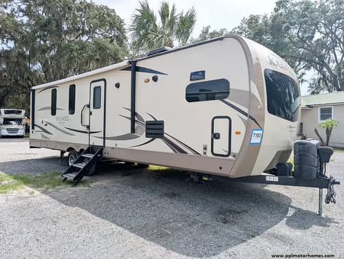 64459 - 35' 2018 Forest River Rockwood Sig Ultra Lite 8335BSS w/2 Slides Image 1