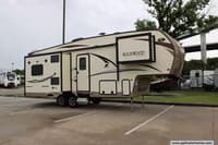 59704 - 30' 2018 Forest River Rockwood Ultra Lite 2650WS w/3 Slides Image 1