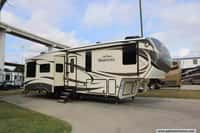 61525 - 41' 2015 Keystone Montana 3735MK w/4 Slides Image 1